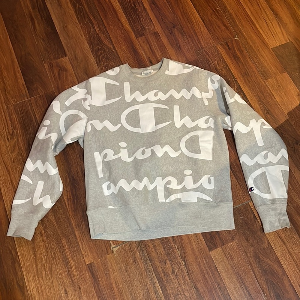 Medium champion sweatshirt